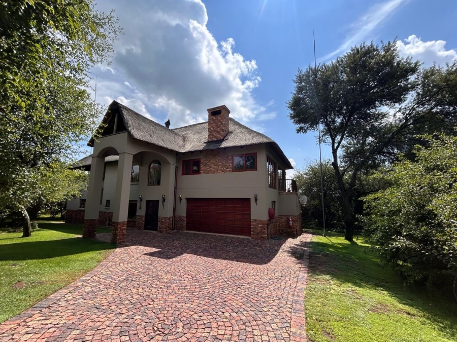 5 Bedroom Property for Sale in Boschenvaal River Front Lodges Free State
